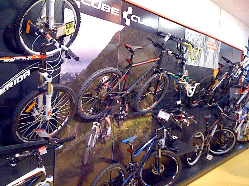 99 Bikes Kawana Mountain Bike Display