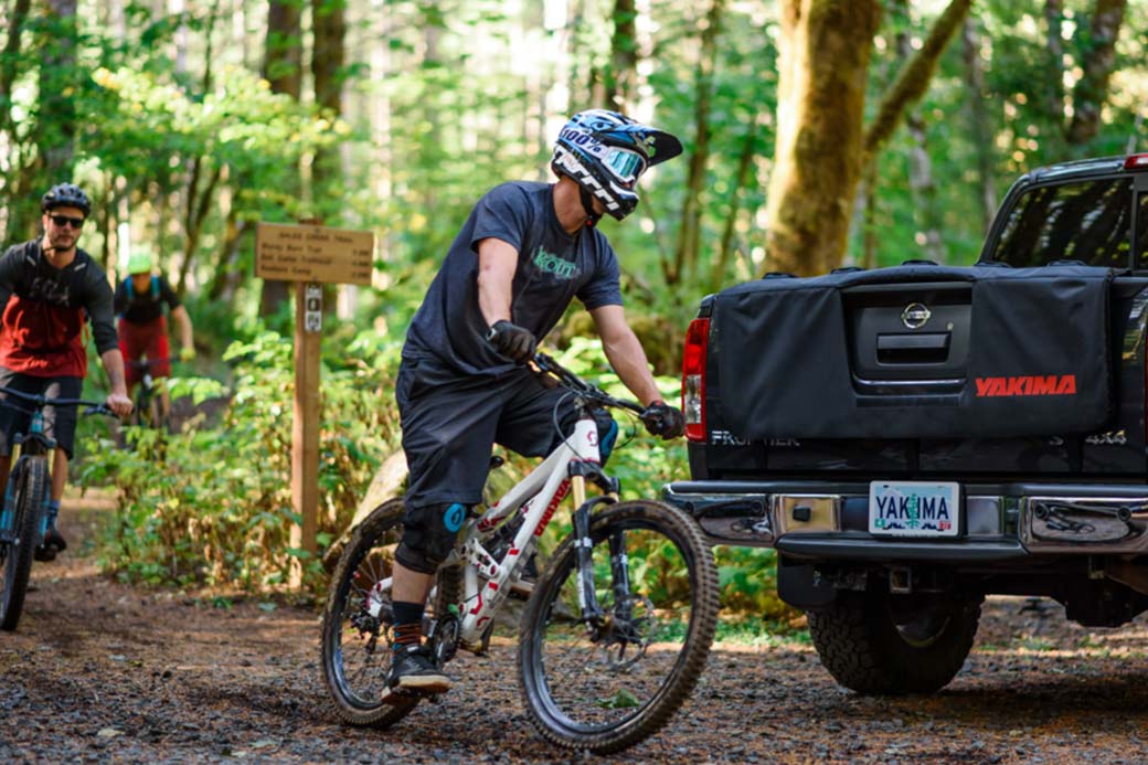 Cyclist ridng up to ute with Yakima Gatekeeper in background